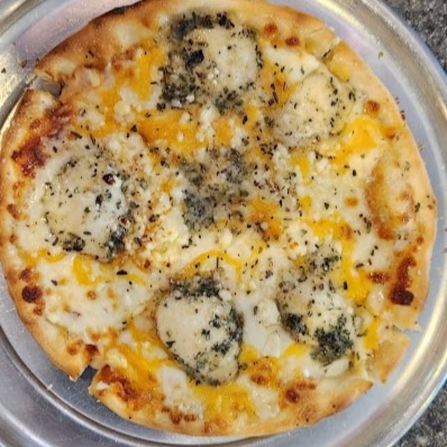 Cheese Deluxe Pizza.